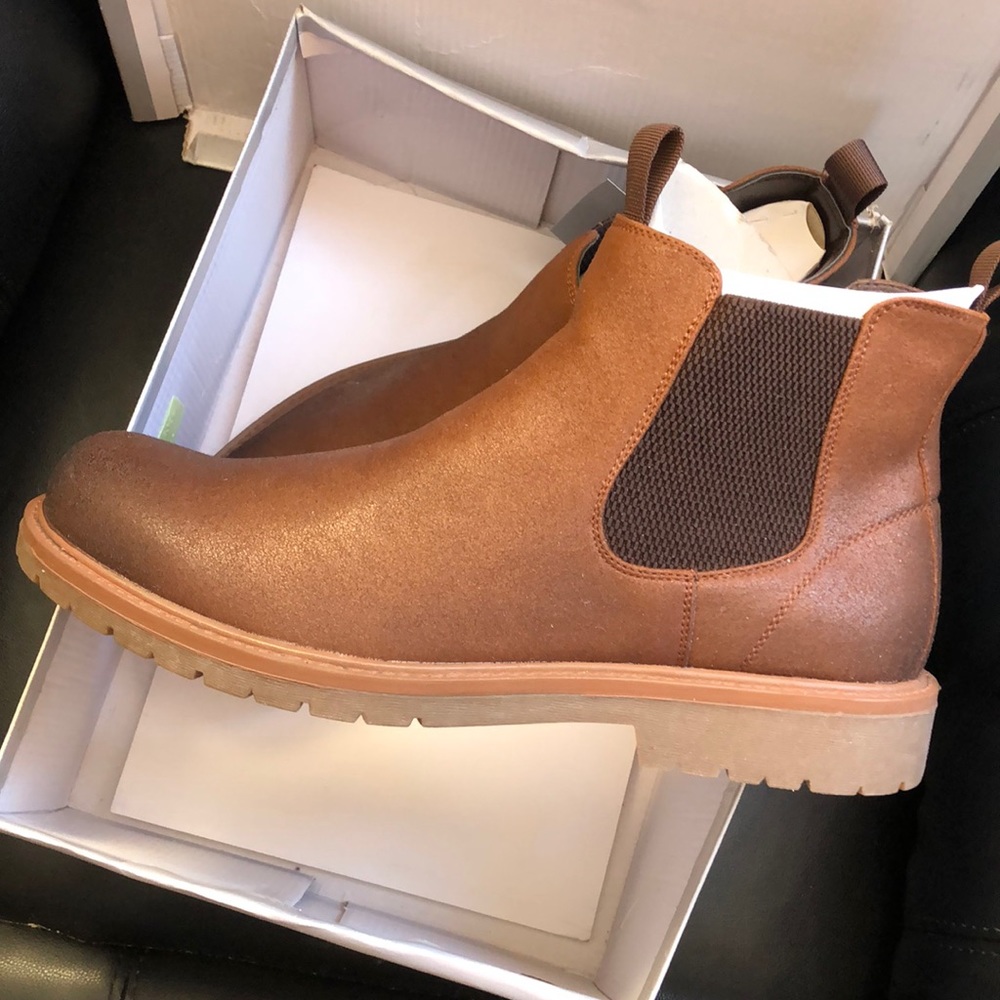 Brand new men’s boots!!